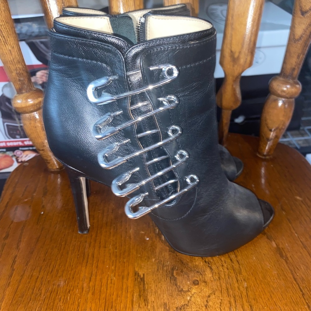 Pinned booties